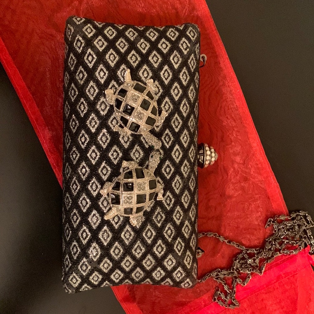 Iris Lane clutch